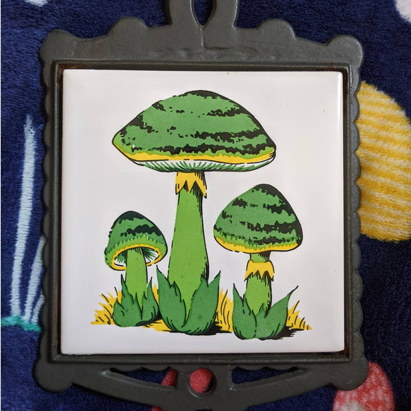Vintage 70's Psychedelic Green Mushroom Ceramic Tile Trivet & Iron Wall Hanging - Picture 3 of 7